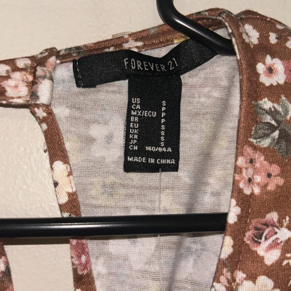 Floral top - Picture 7 of 7